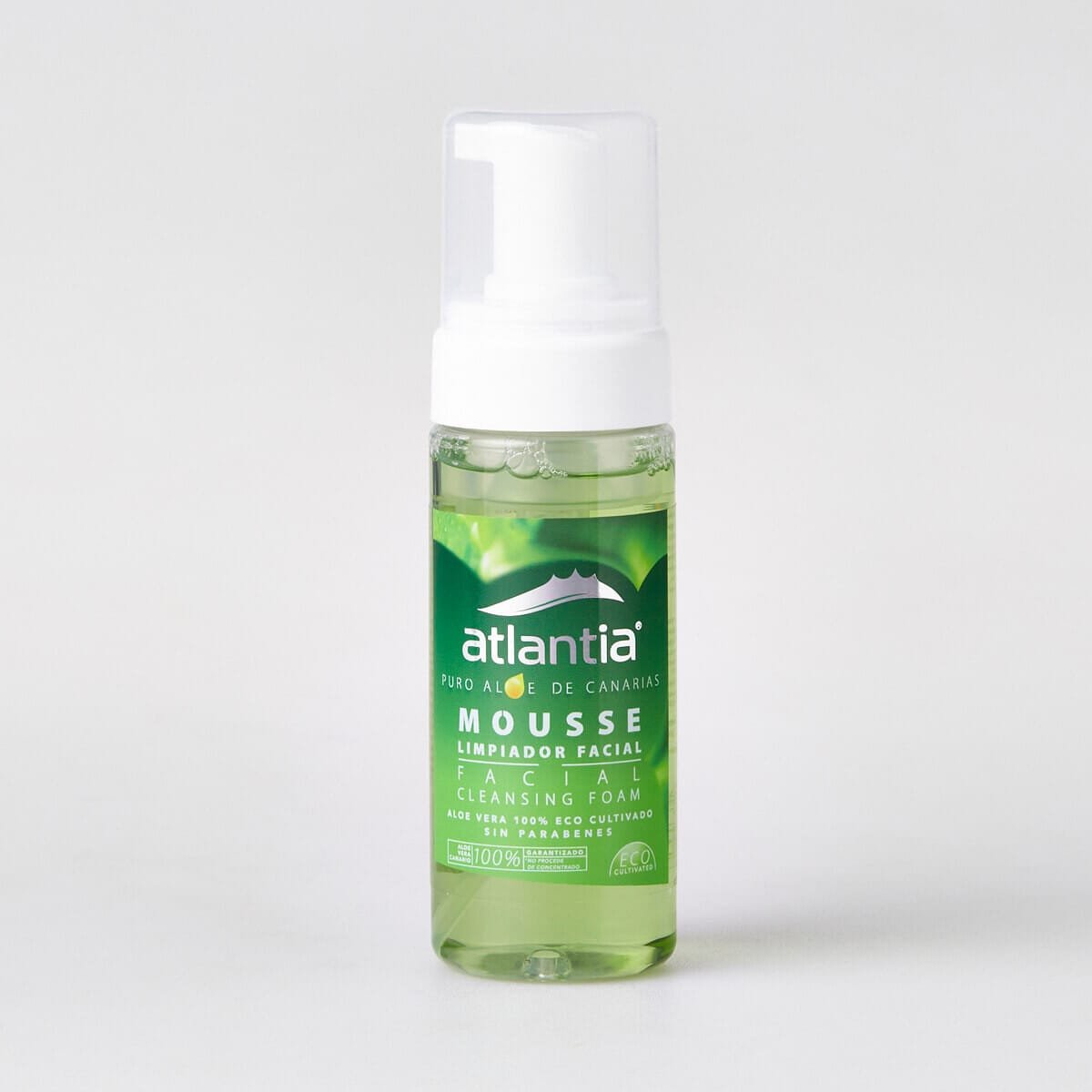 Botella de mousse limpiador facial Atlantia con aloe vera de Canarias, presentación con dispensador envase color verde, ideal para el uso diario y apto para todo tipo de piel, gran limpiador y desmaquillante para tu rostro.