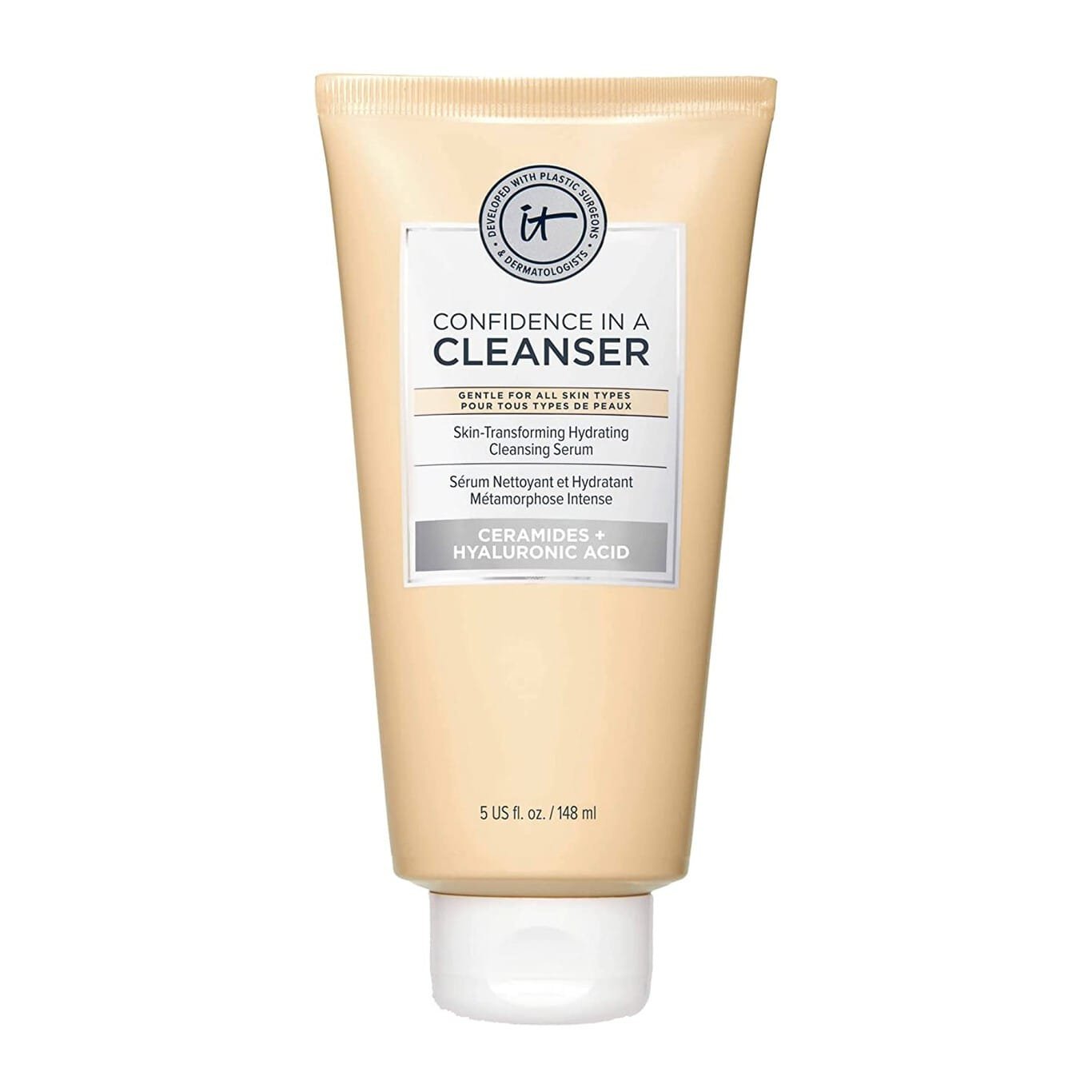 Tubo de limpiador facial IT Cosmetics Confidence in a Cleanser de 148 ml, es un innovador limpiador facial que combina el poder de limpieza con los beneficios de un sérum hidratante. Su fórmula suave pero eficaz remueve impurezas, maquillaje y exceso de grasa sin resecar la piel. Enriquecido con ceramidas y ácido hialurónico, fortalece la barrera cutánea y proporciona una hidratación intensa desde el primer uso. Apto para todo tipo de pieles, incluso las más sensibles, este limpiador deja el rostro suave, nutrido y visiblemente más saludable.