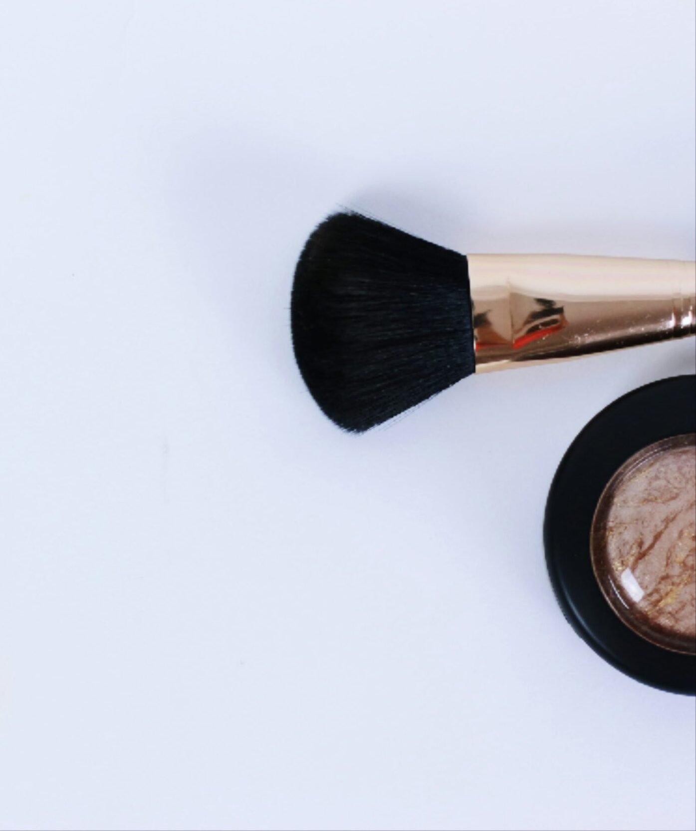 Forma de la cara, resalte, aplicacion, productos de maquillaje, maquillar, tipo de rostro, como contornear tu cara, los mejores tips de maquillaje, tipo de rostro, brocha de maquillaje profesional, brocha de cerdas suaves, maquillaje en polvo compacto, cosméticos de alta calidad, herramientas de belleza esenciales, productos de maquillaje para rostro, accesorios de maquillaje elegantes, maquillaje para piel radiante, maquillaje natural, base en polvo iluminadora.